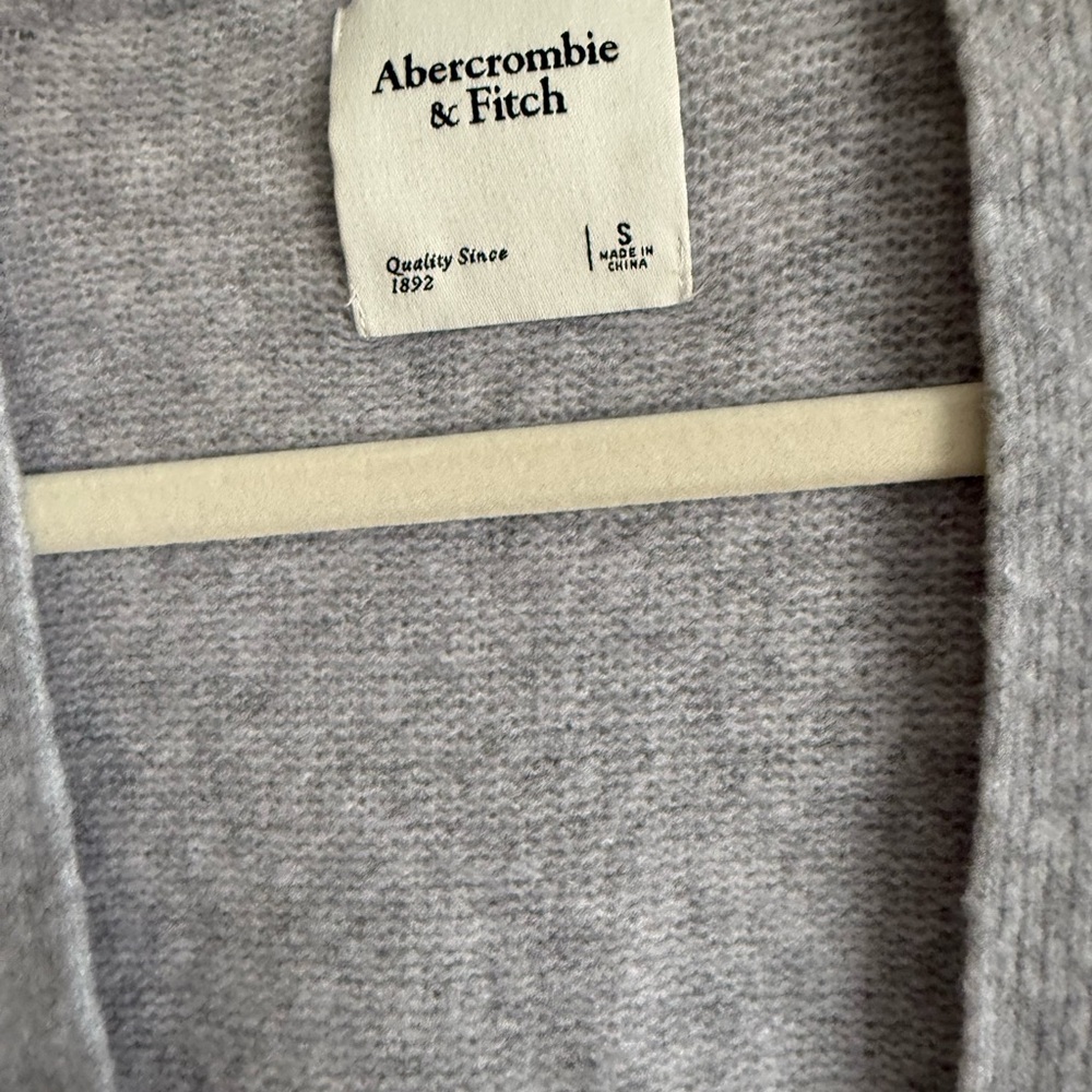 Abercrombie & Fitch Light Gray Women's Cardigan - Picture 3 of 4